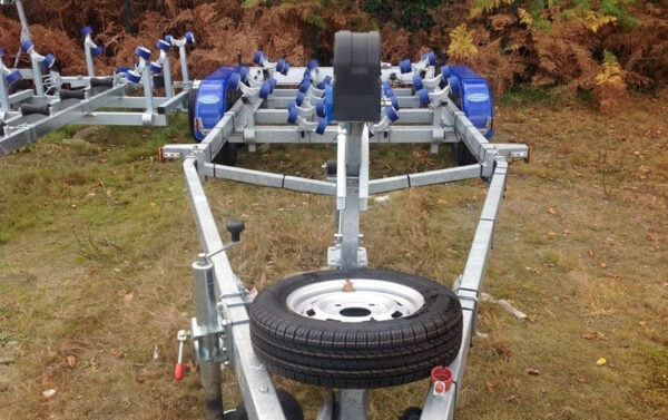 C111 Anhänger Bootsanhänger Multi-Rollen Galaxy - GD09 / G1382 -TAC : 1800Kg - 2 Achsen