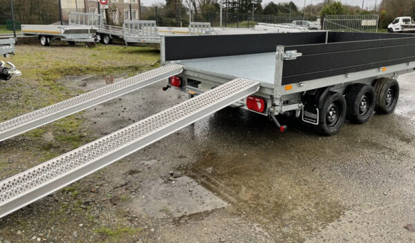 Anhänger Dreiseitenkipper Saris K3 406 x 204 ptac 3500kg Dreiachser gebremst Blattfeder