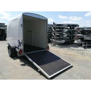 Niewiadów Polyester-Transporter mit Seitentür und Laderampe