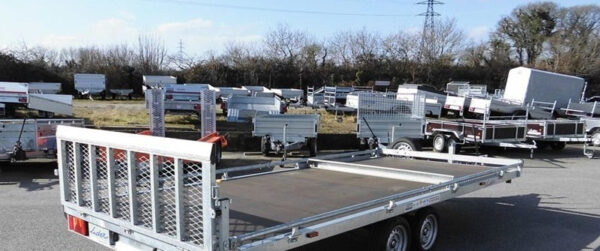 K1111111 Anhänger Pritsche Räder unten LIDER - PTAC : 3500 kg - 2 Achsen gebremst - 506 x 215 cm