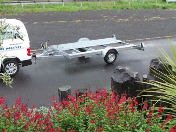 T111 Einachsiger Autotransporter 1300kg